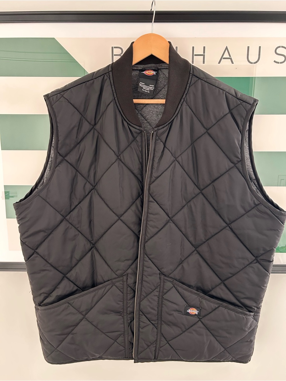 Dickies Men's Quilted Black Sleeveless Vest